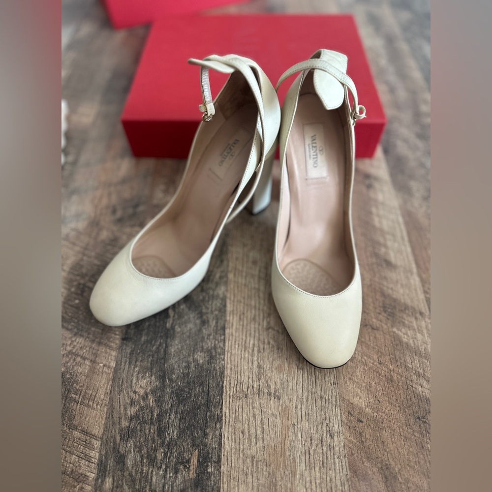 Valentino Garavani Beige Ankle Strap Heels - Picture 10 of 15